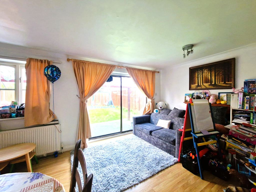Property photo 2 of 20 Morley Crescent  (26)