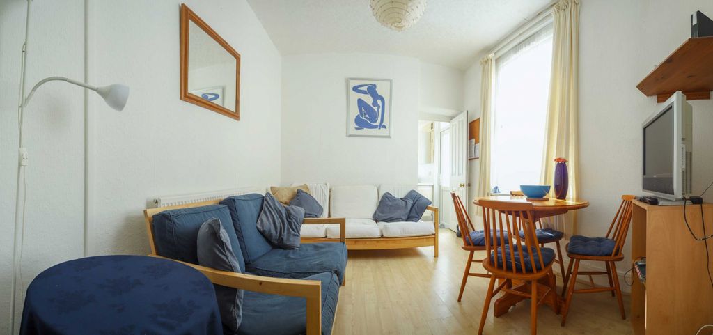 Property photo 2 of 11 Living Room