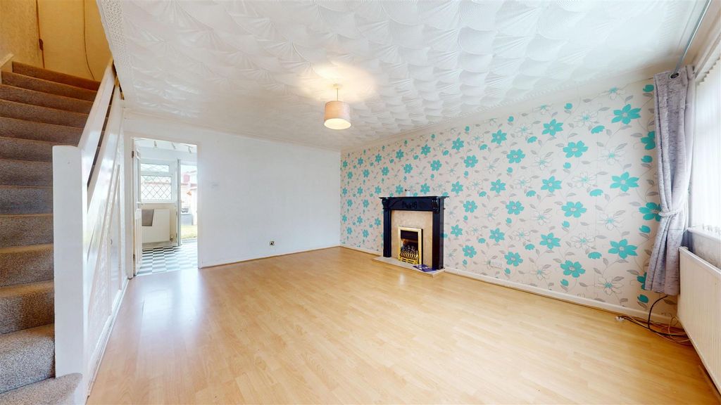 Property photo 2 of 19 Poynter Street Living Room