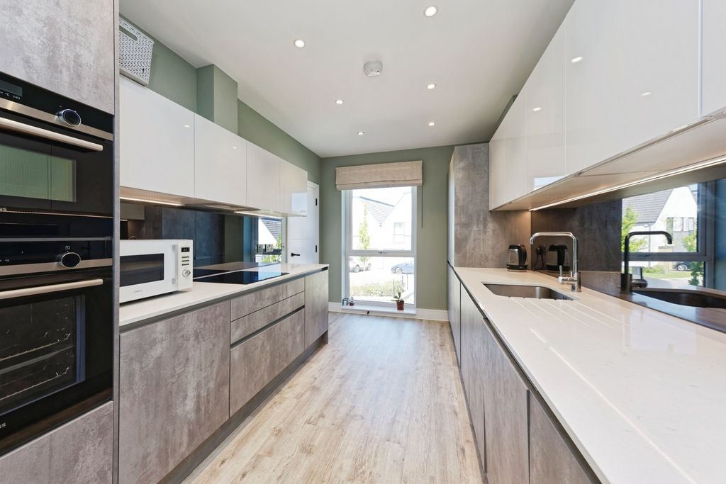Property photo 3 of 21 Pbox-Img.Jpg