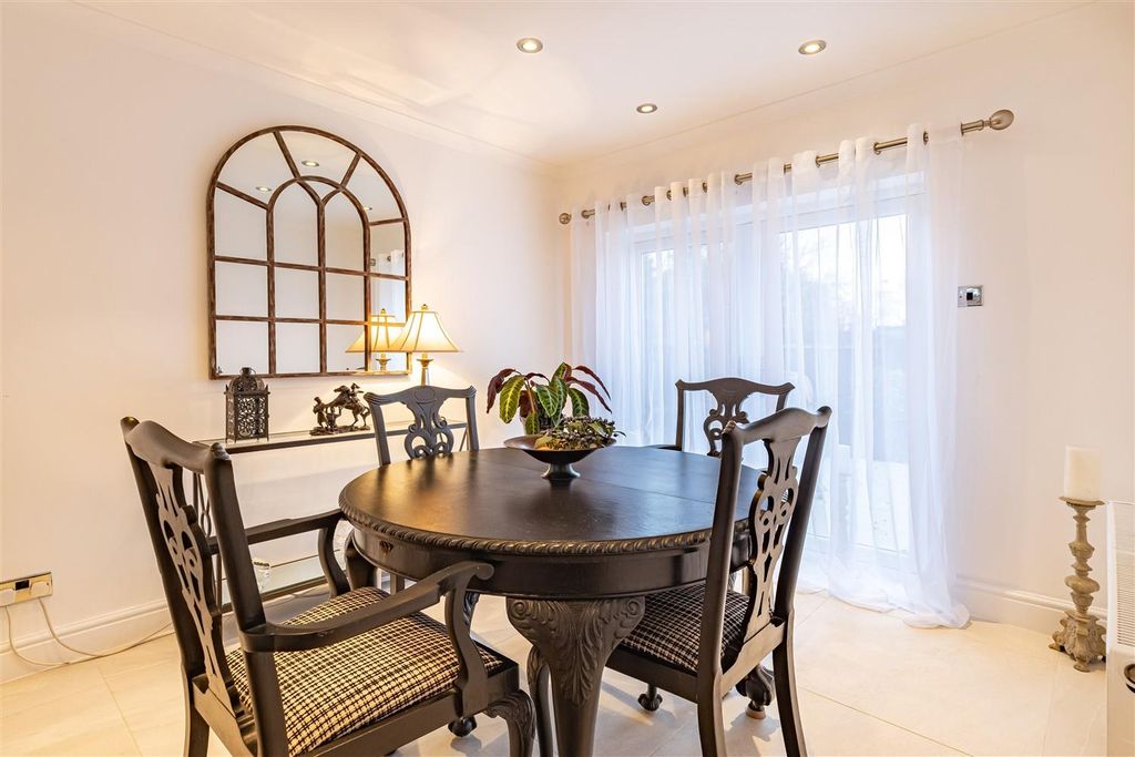 Property photo 3 of 41 85 High Road (5).Jpg