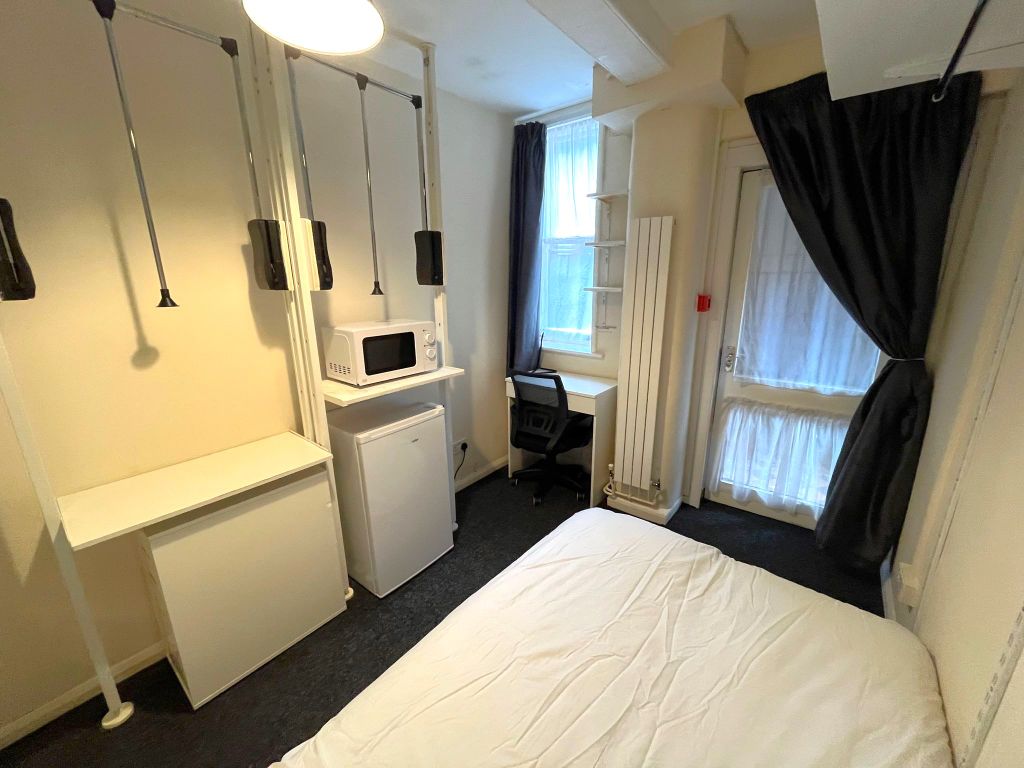 Property photo 2 of 21