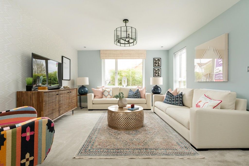 Property photo 1 of 18 Light-Filled Rooms