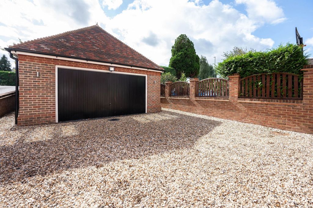 Property photo 2 of 38