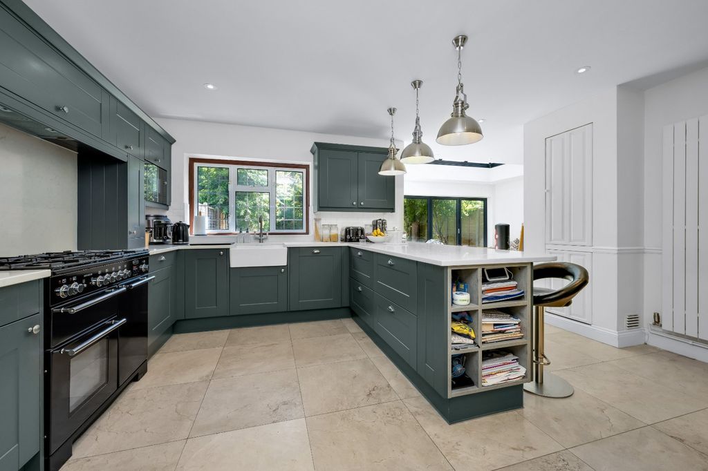 Property photo 3 of 13 Kitchen/B'fast Room