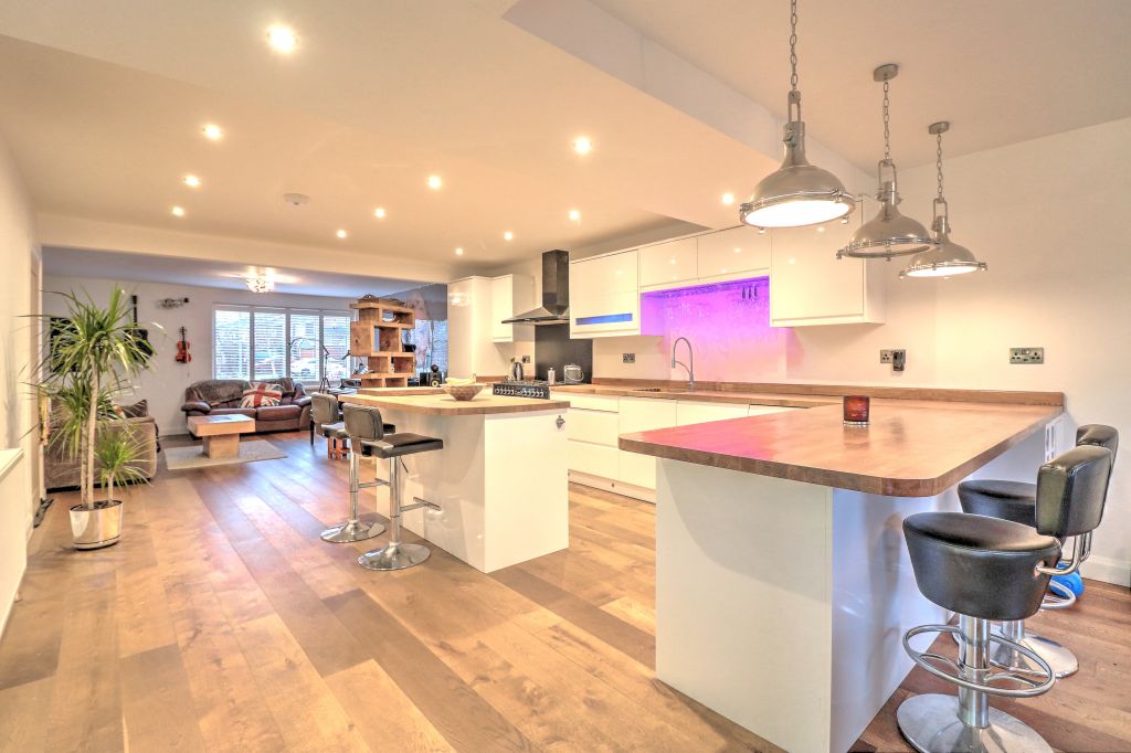 Property photo 2 of 30 Kitchen