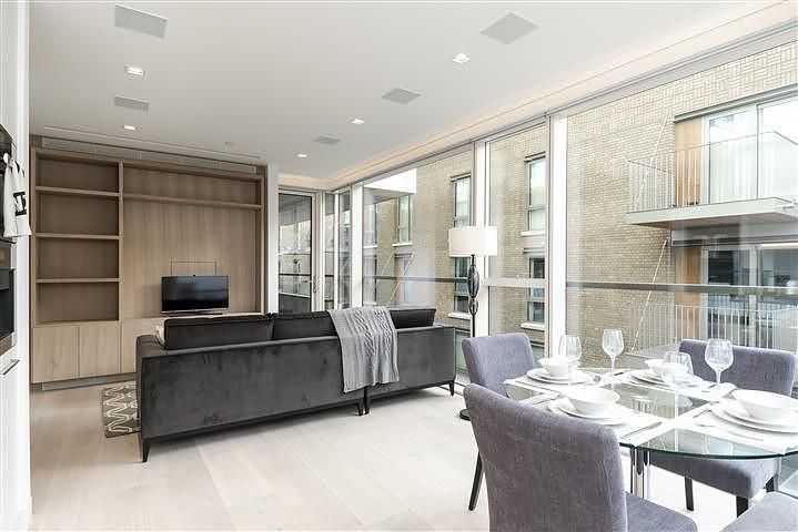 Property photo 2 of 17 Reception