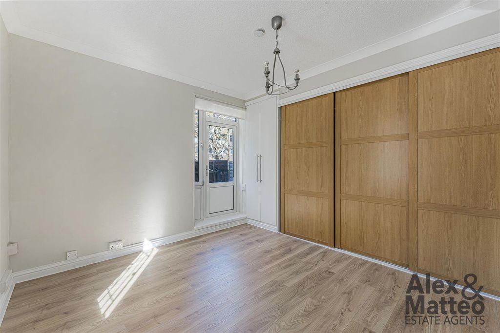 Property photo 2 of 28 Cranbourne House