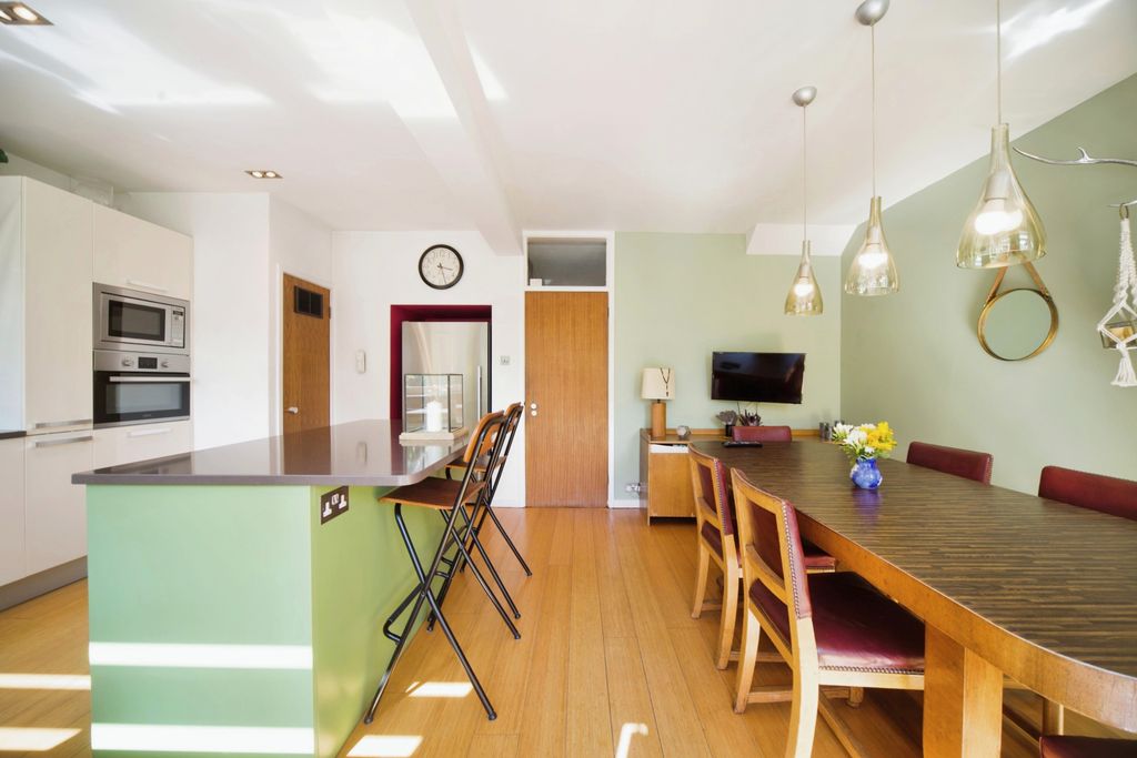 Property photo 3 of 24 Kitchen/Diner