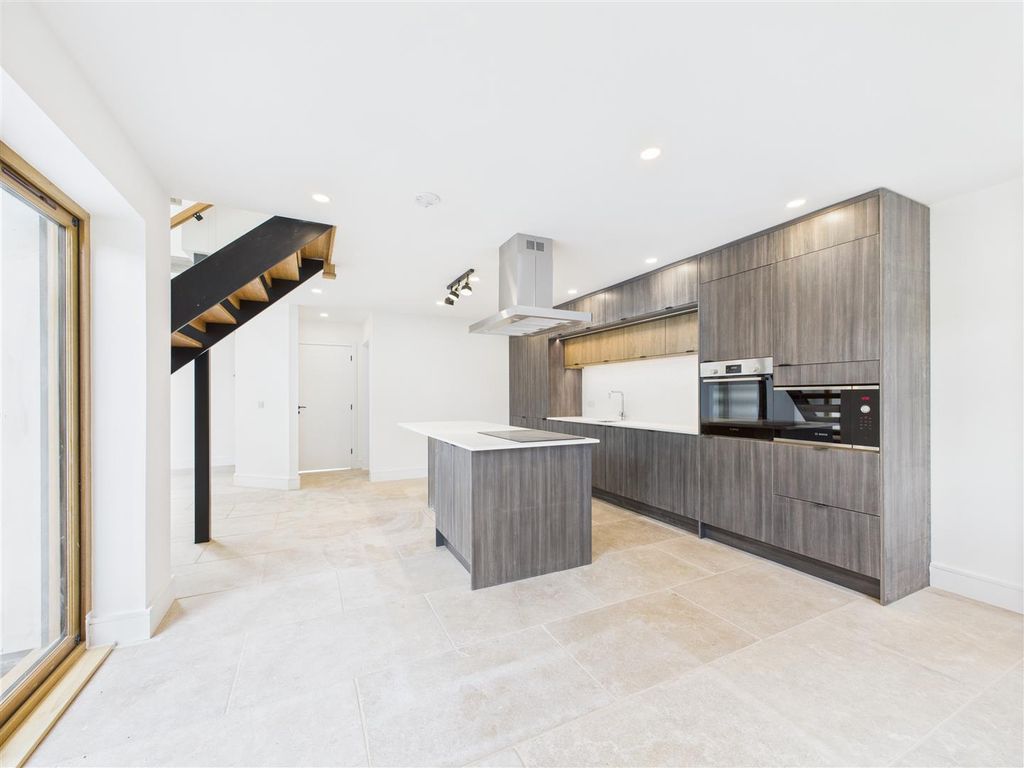 Property photo 2 of 32 Cam03988G0-Pr0072-Still001.Jpg