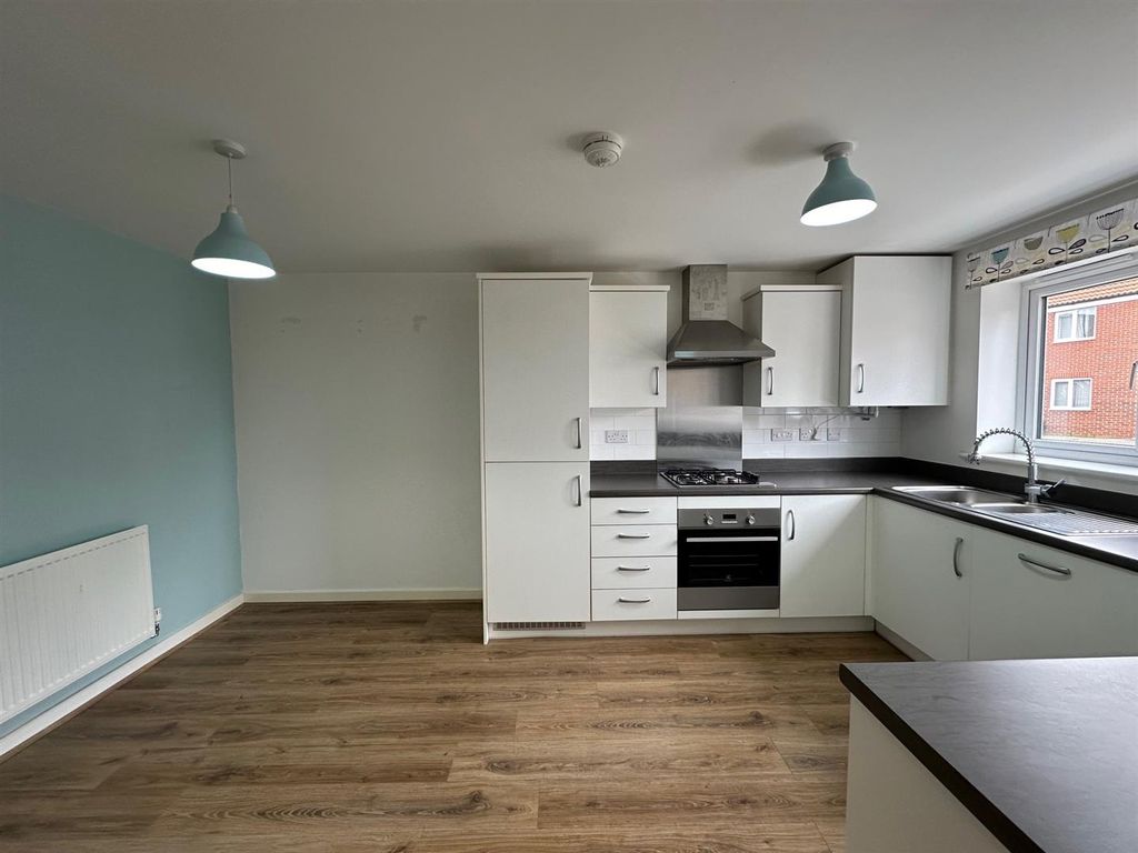 Property photo 3 of 27 Kitchen/Dining Room