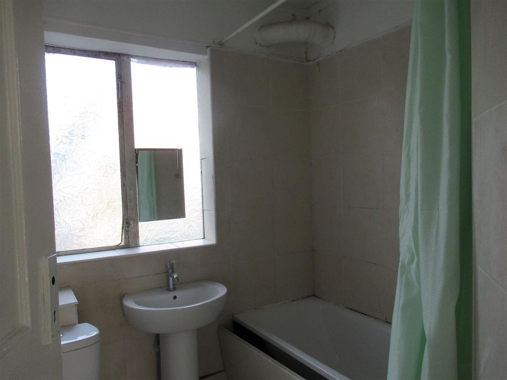 Property photo 2 of 8 16 Clifford Court, Nw2.Jpg