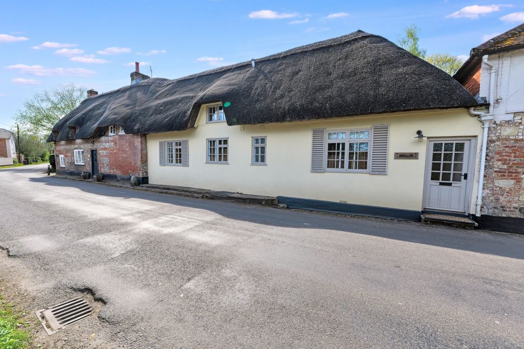 Property photo 2 of 12 Papillon, Houghton Road, Stockbridge, So20 6Le