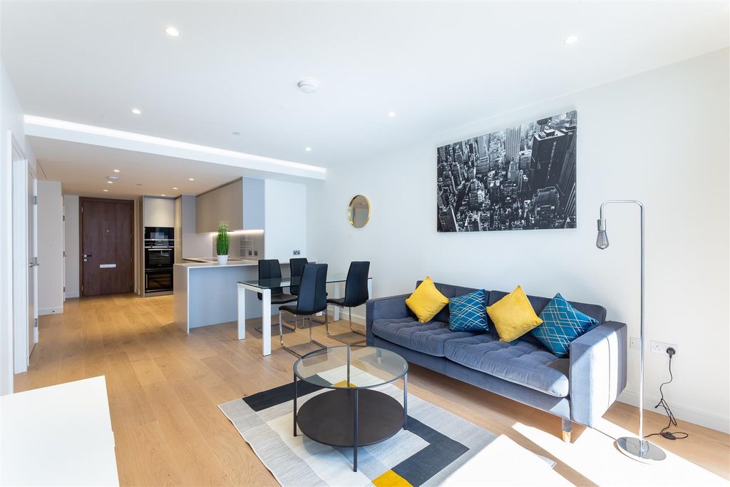 Property photo 3 of 10 280420215_Prot_Apartment 412 Hampton Tower 75 Mars