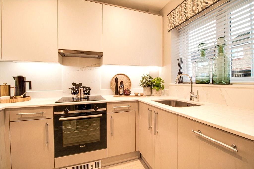 Property photo 3 of 11 Kitchen