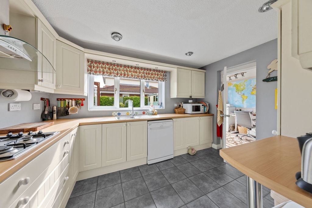 Property photo 3 of 23