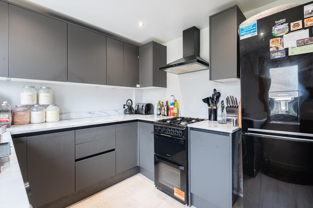 Property photo 3 of 14 Lev1458Pem Kitchen.Jpg