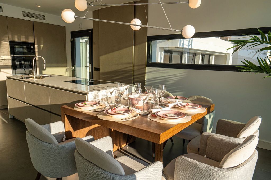 Property photo 2 of 17 Photo 1