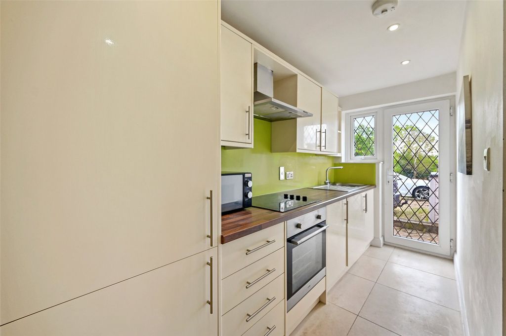 Property photo 3 of 9 Kitchen