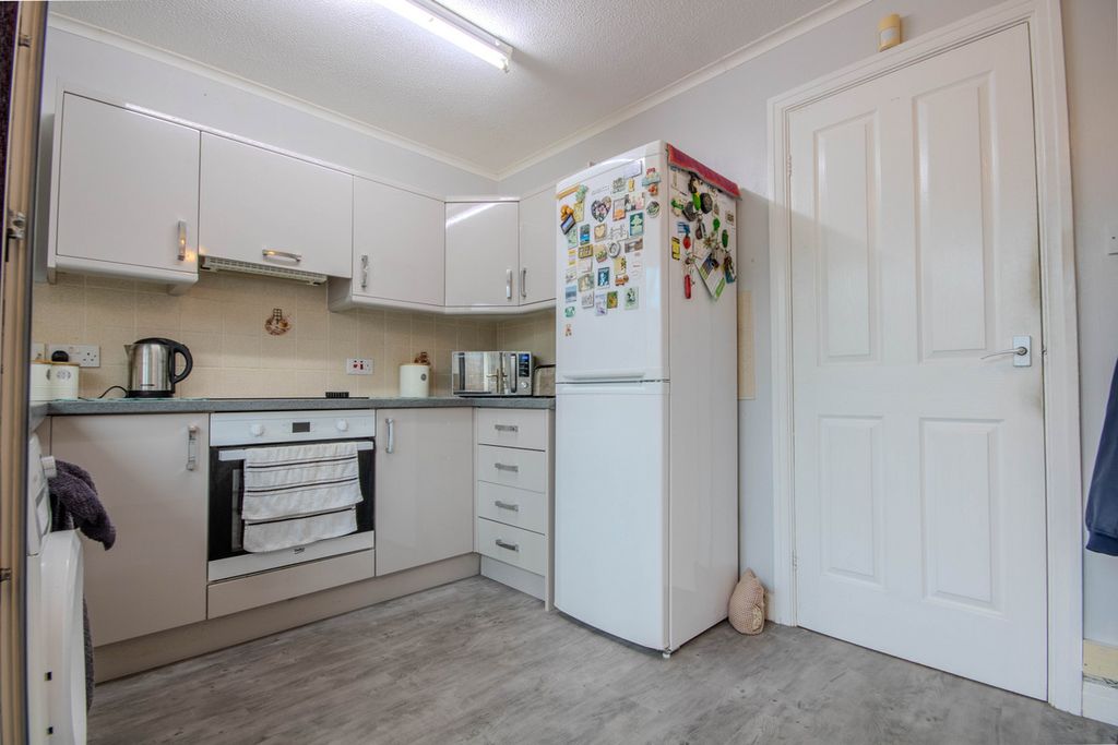 Property photo 3 of 21