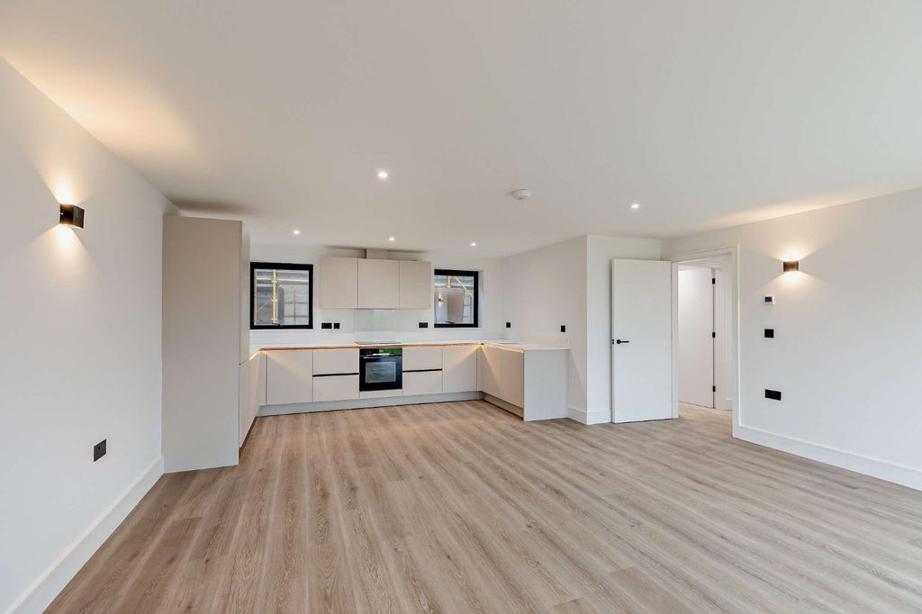 Property photo 1 of 19 Kitchen/Sitting Room