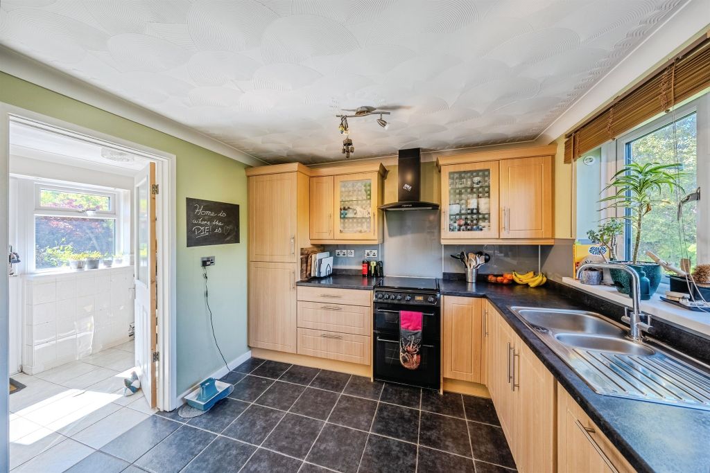 Property photo 3 of 32