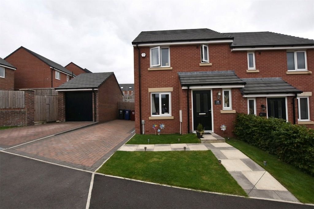Property photo 1 of 11 External