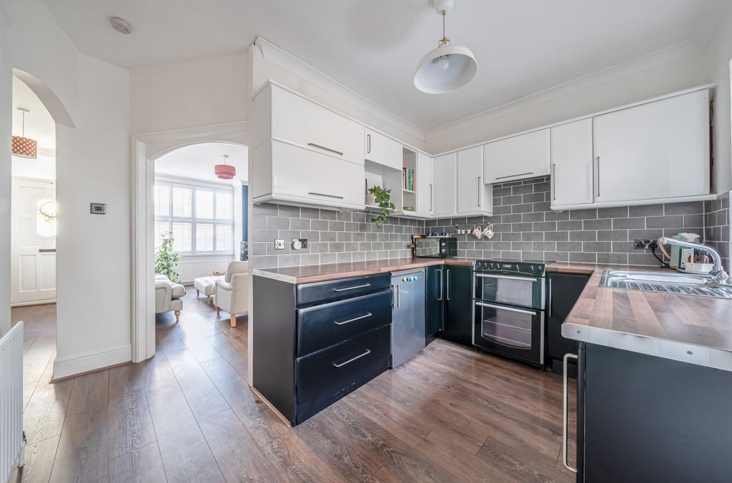 Property photo 3 of 16 Kitchen