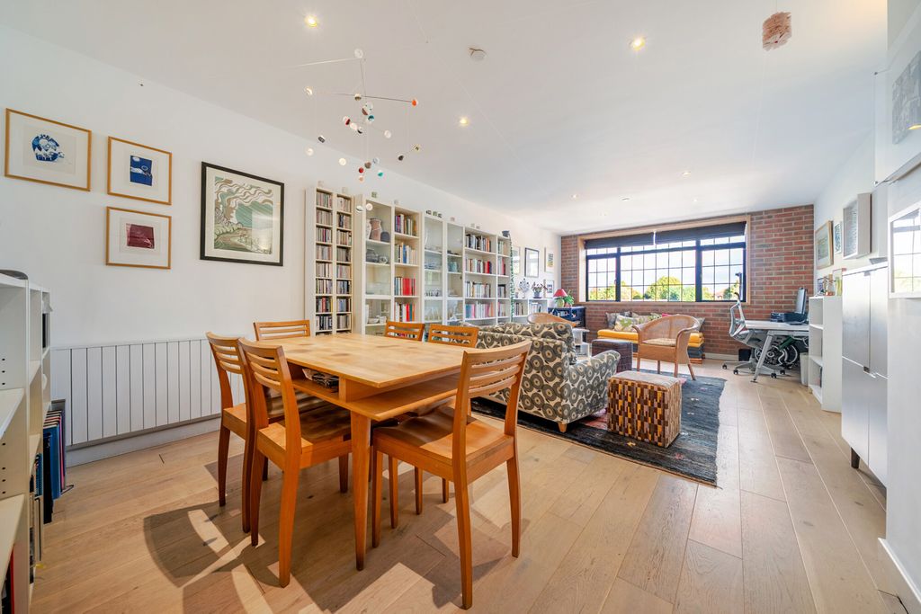 Property photo 2 of 20 1536417-3-6Ad63A1...