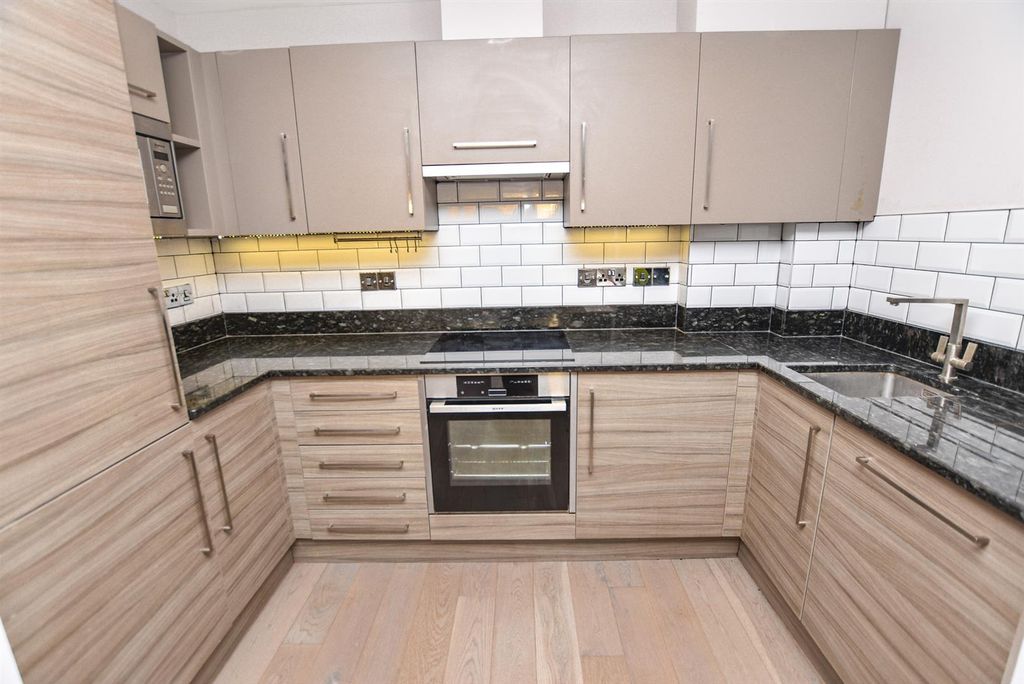 Property photo 3 of 15 Kitchen