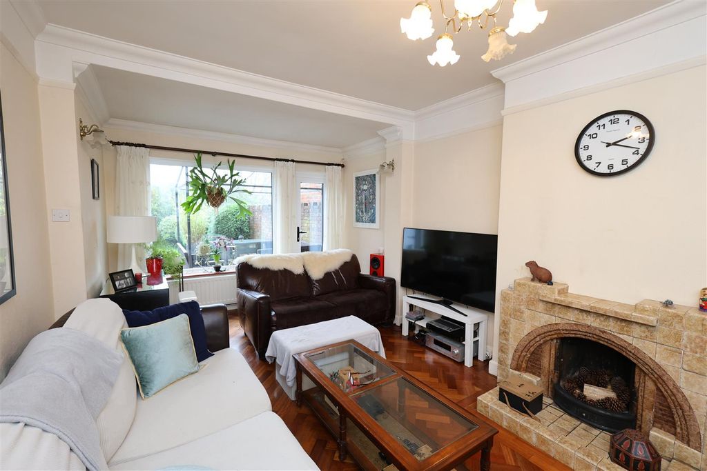 Property photo 3 of 30 Living Room