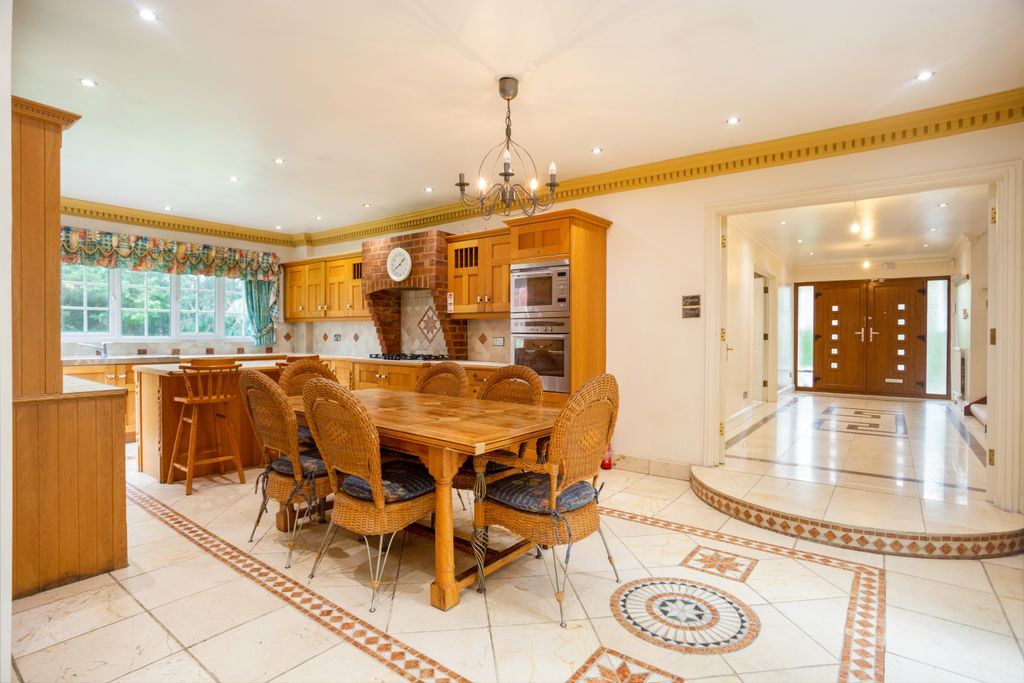 Property photo 2 of 21