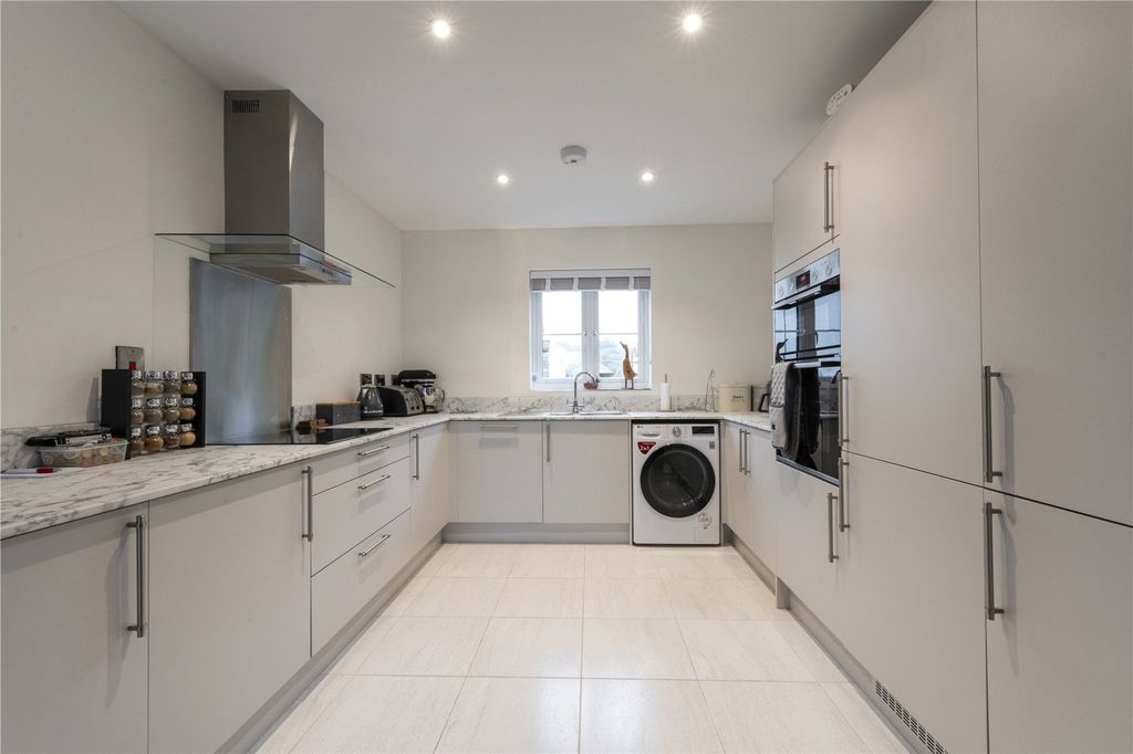 Property photo 2 of 13 Picture No. 20