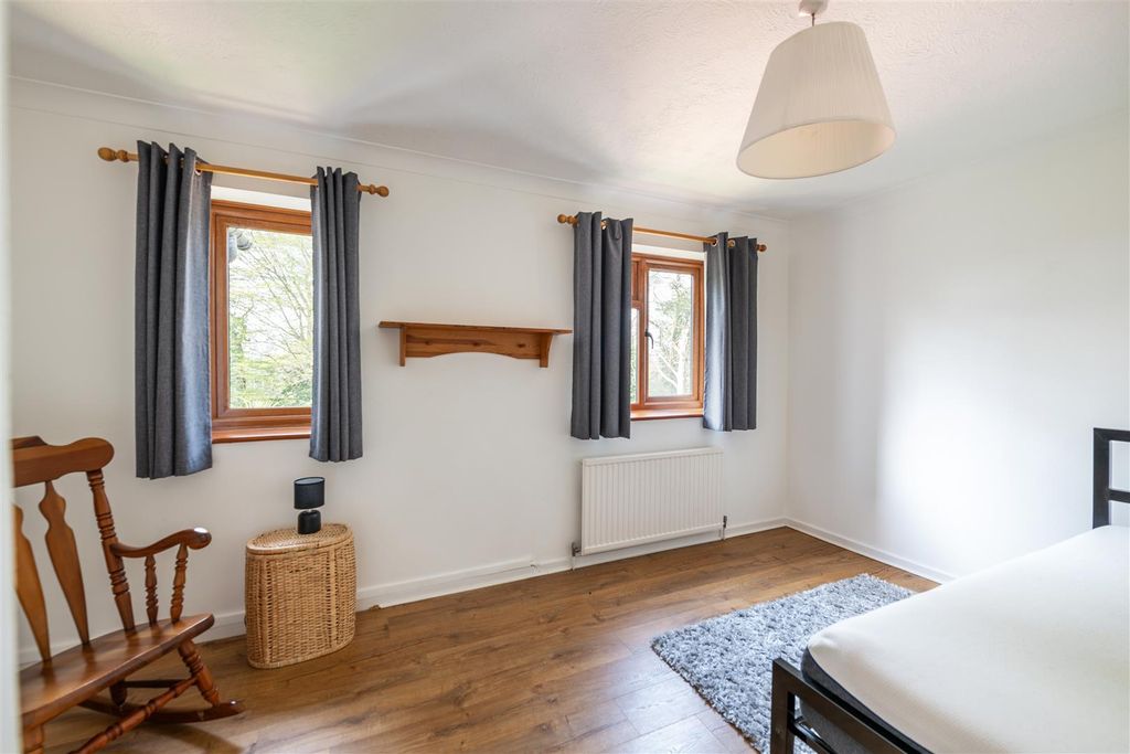 Additional image 14 of 6 bed detached house for saleCrawley Lane, Crawley RH10