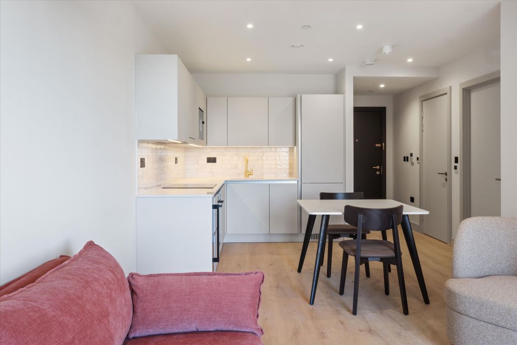 Property photo 1 of 19 Image