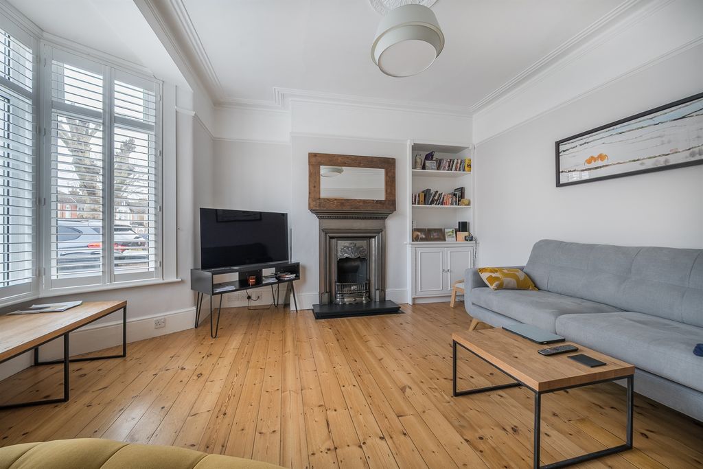 Property photo 3 of 12