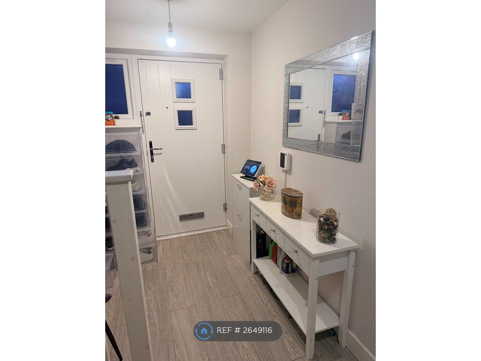 Property photo 3 of 21 Hallway