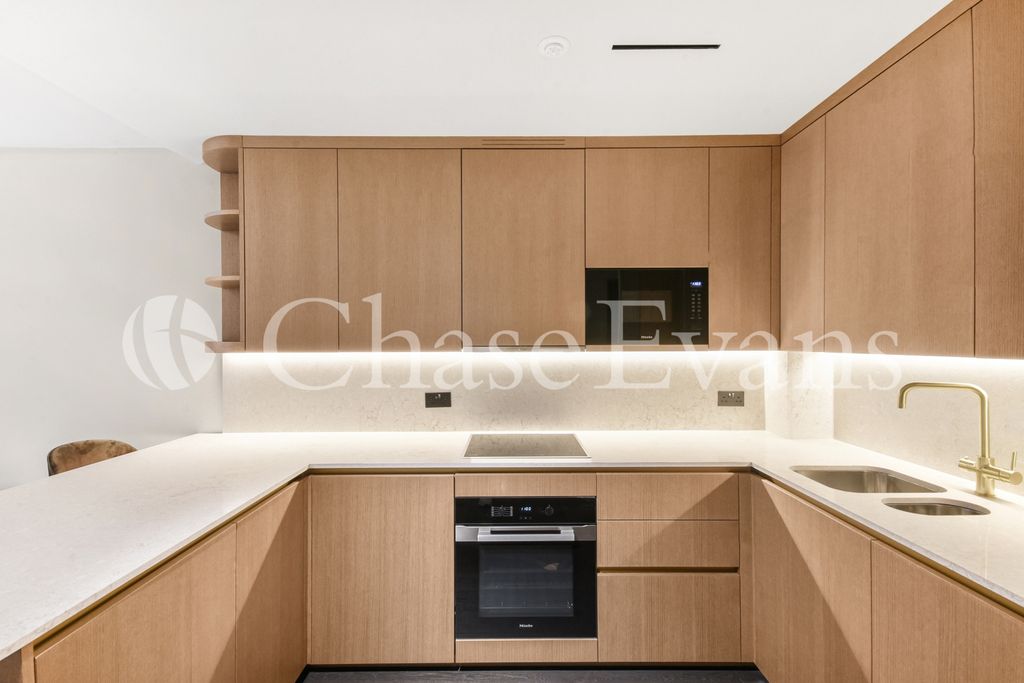 Property photo 3 of 12 Kitchen