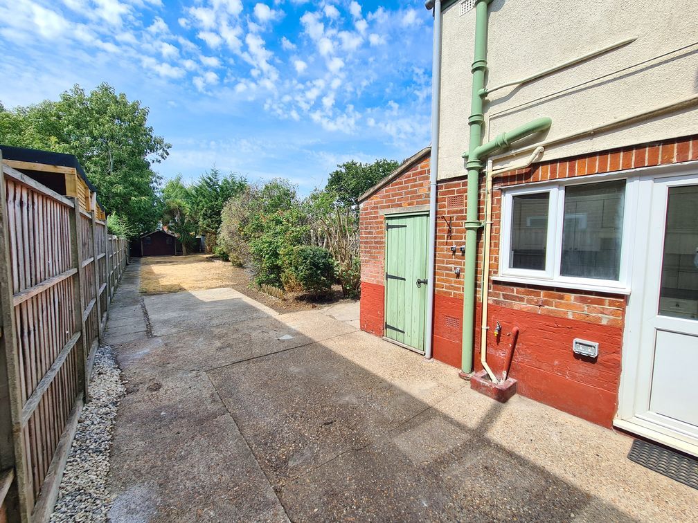 Property photo 2 of 21