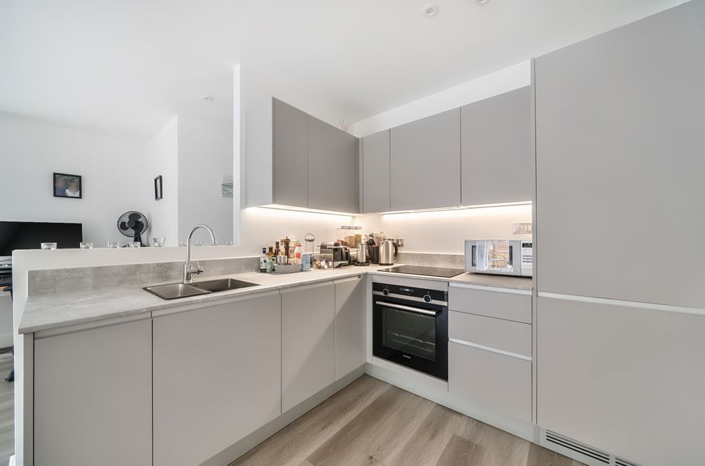 Property photo 2 of 17 1333573-8-6891Eaf...