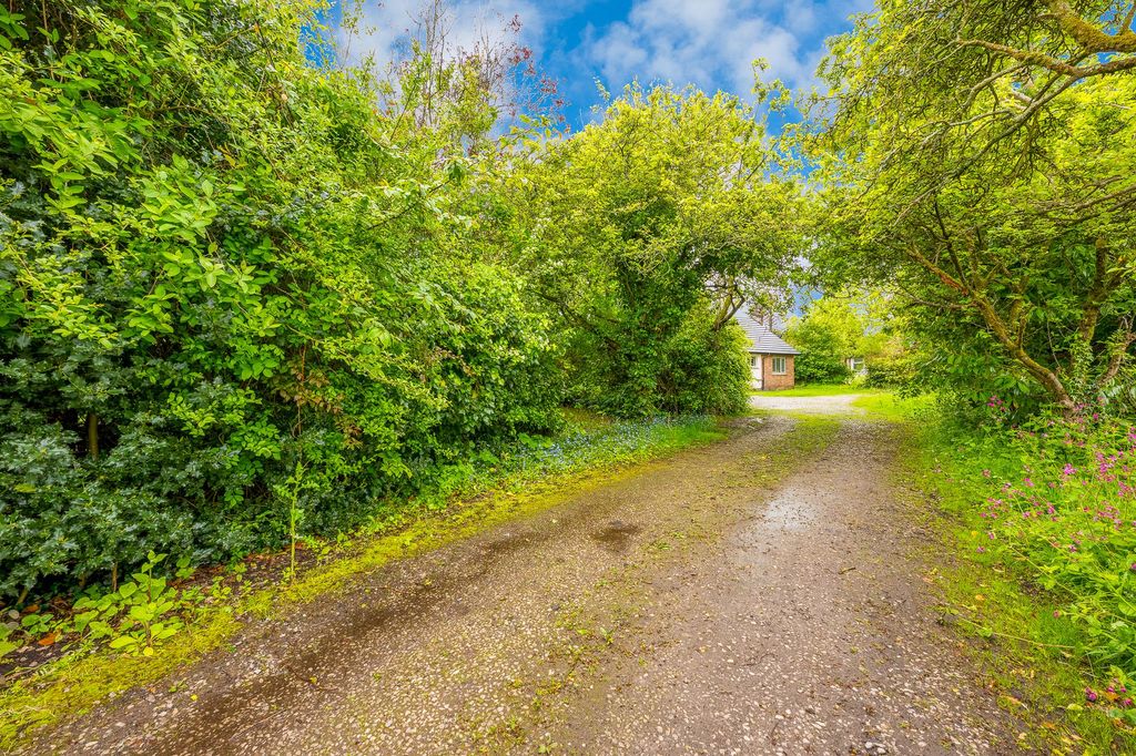Property photo 2 of 23