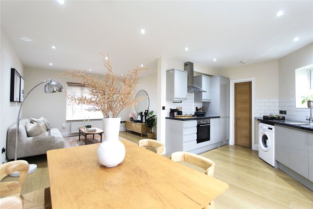 Property photo 2 of 18 Picture No. 21