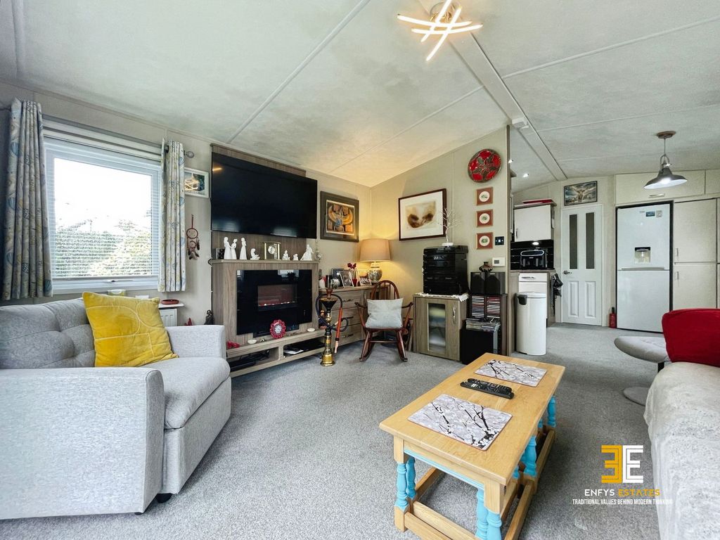 Property photo 2 of 26
