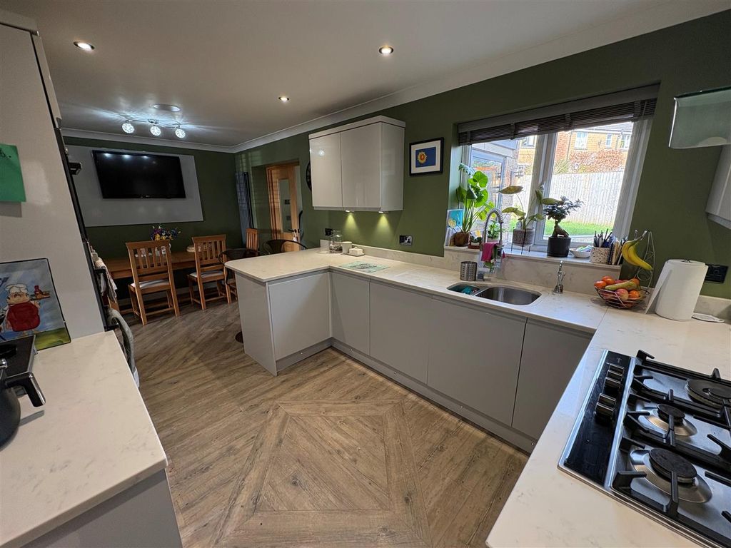 Property photo 3 of 27