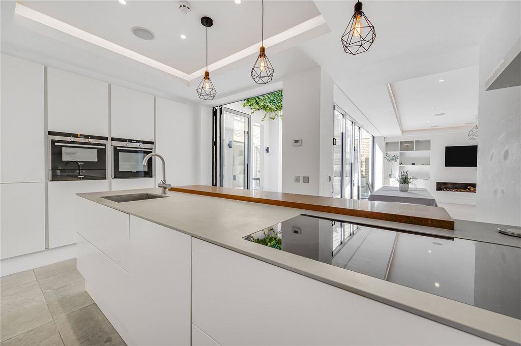 Property photo 3 of 28 Picture No. 31