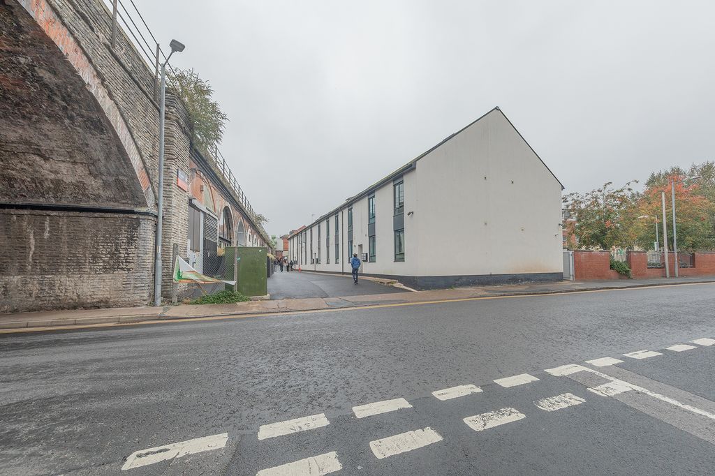 Property photo 1 of 42