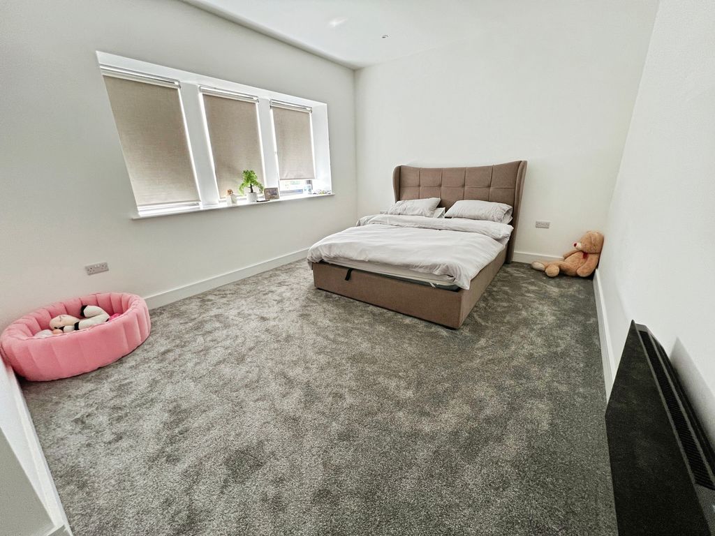 Property photo 3 of 16 Bedroom