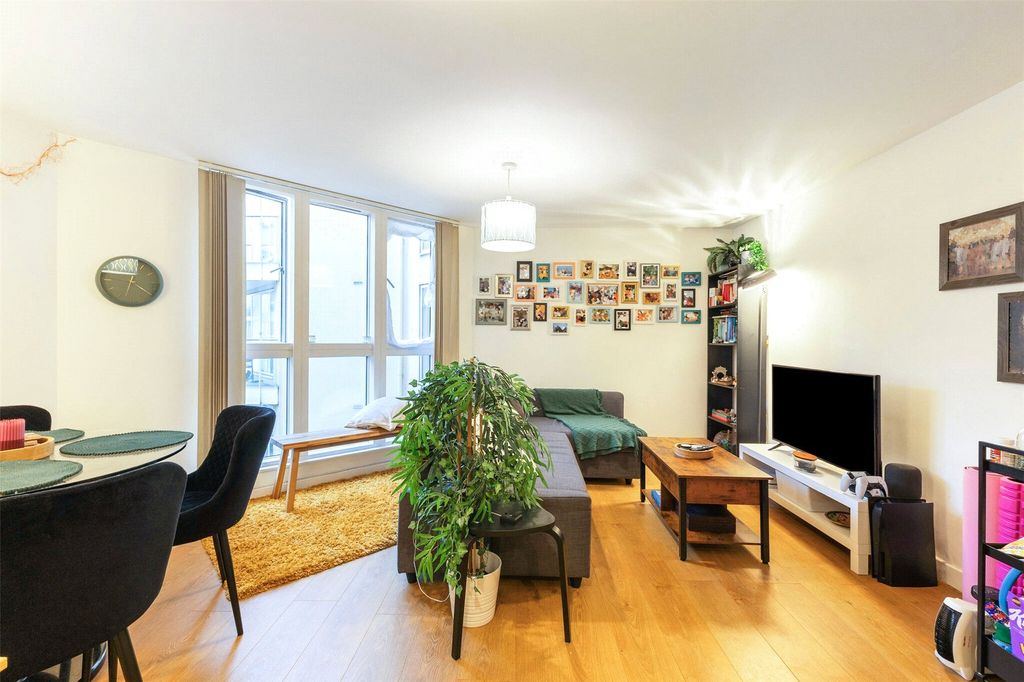 Property photo 2 of 19 Picture No. 24