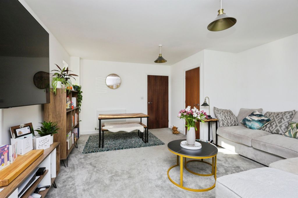 Property photo 3 of 11