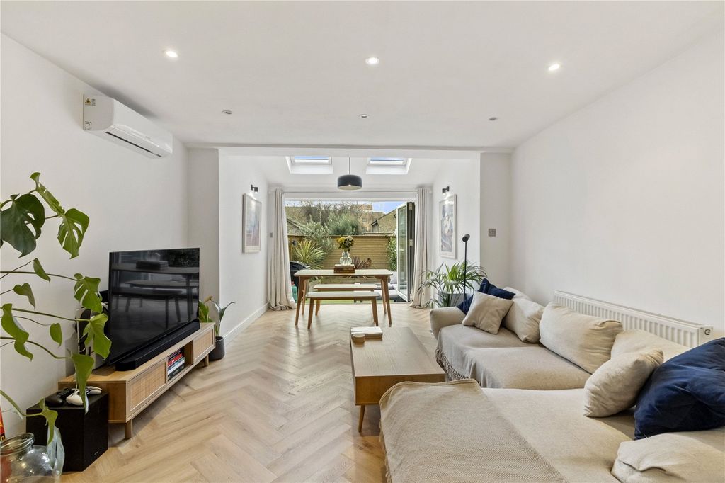 Property photo 1 of 10 Reception